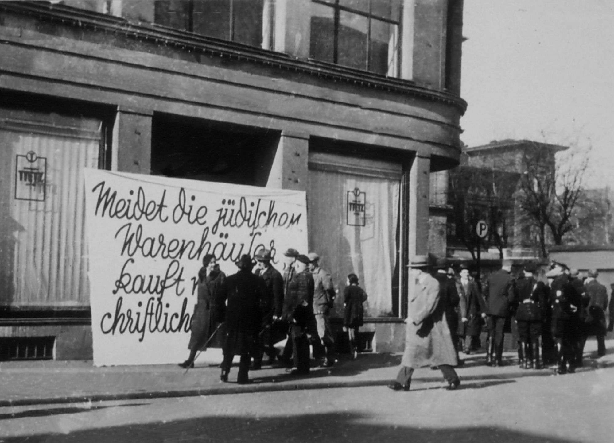 Boykottaktion des “jüdischen“ Kaufhauses Tietz in Barmen, 10.3.1933