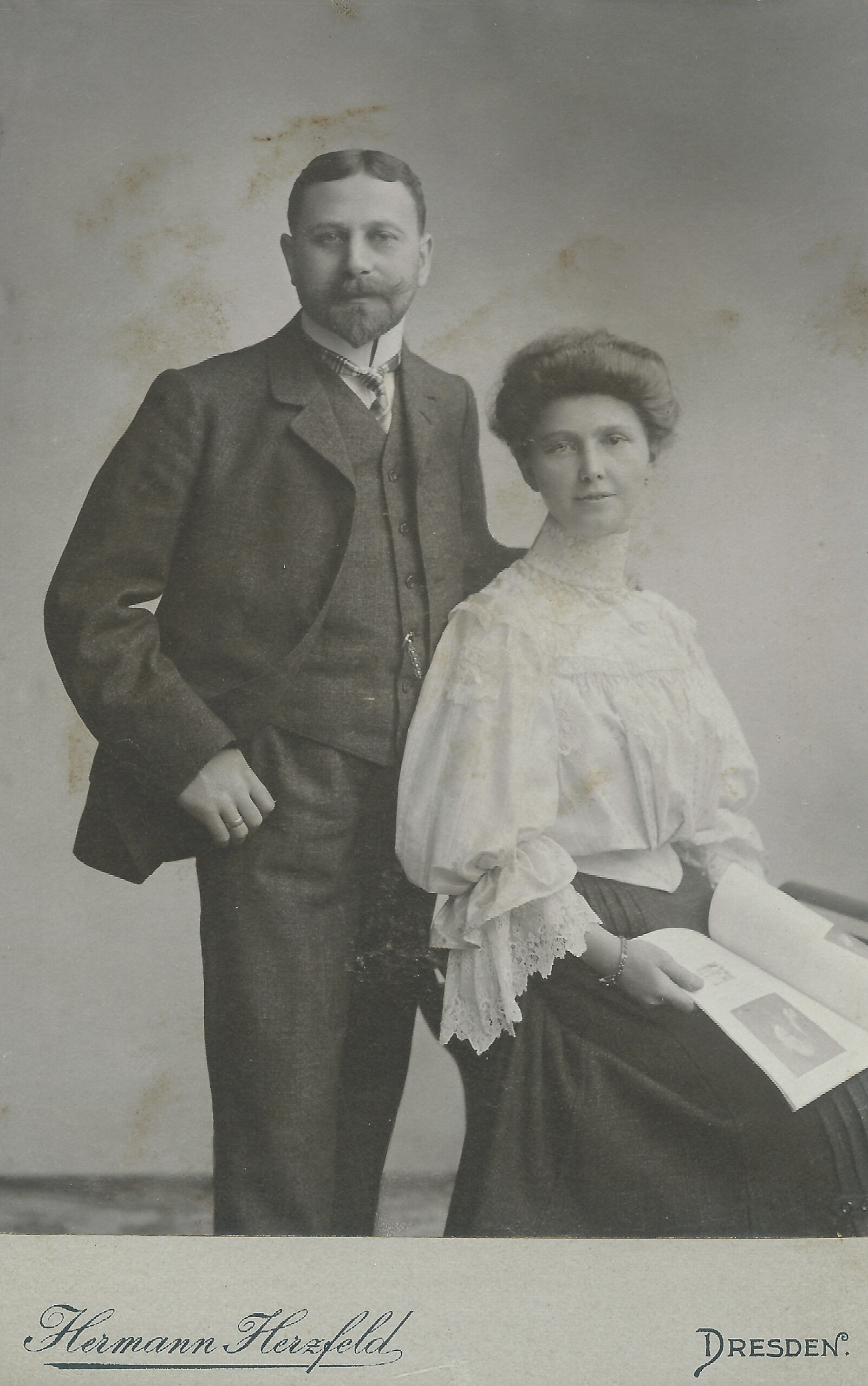 Georg Caro mit seiner evangelischen Frau Olga, um 1900
